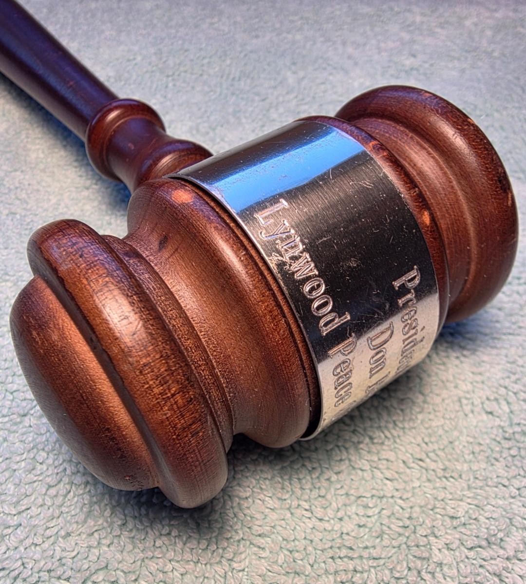 Vtg 1977 Lynwood CA Police Peace Officers Assoc Presentation Gavel, Wood, 10.25″