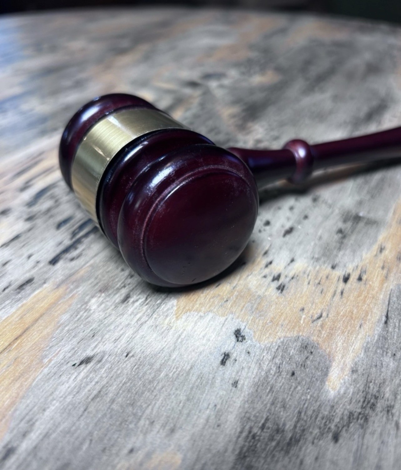 Vintage Wooden Judge Gavel with Gold Band – Deep Mahogany