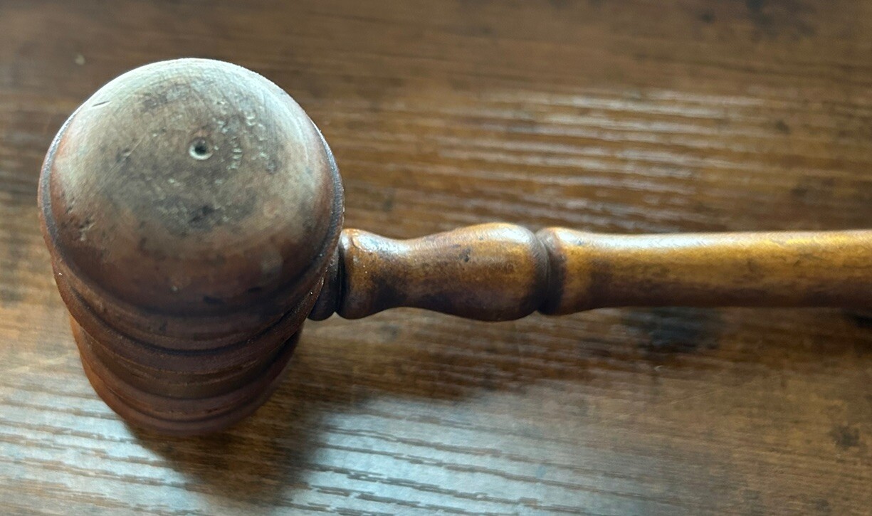 UNBRANDED 11″ WOOD GAVEL AUCTION LAW JUDGE VINTAGE