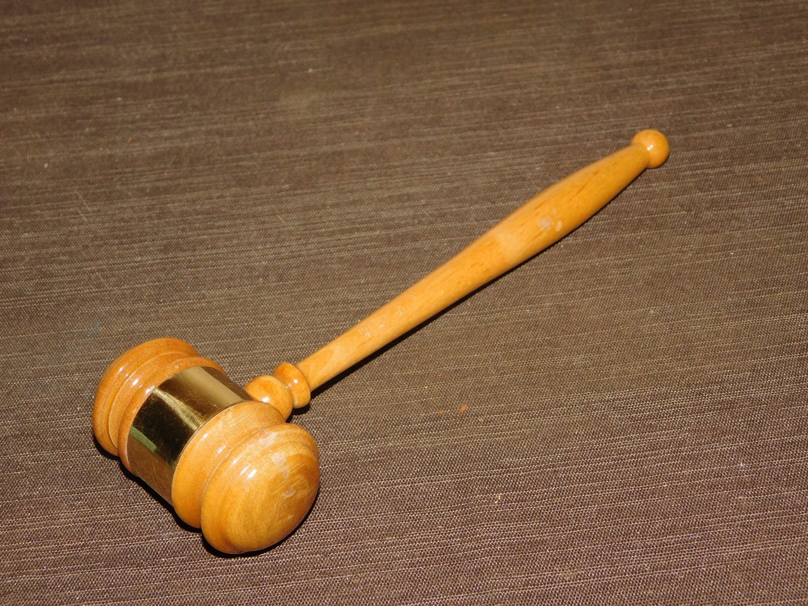 VINTAGE 8″ LONG MARION-KAY BROWNSTOWN IND MADAM PRESIDENT WOOD GAVEL IN BOX