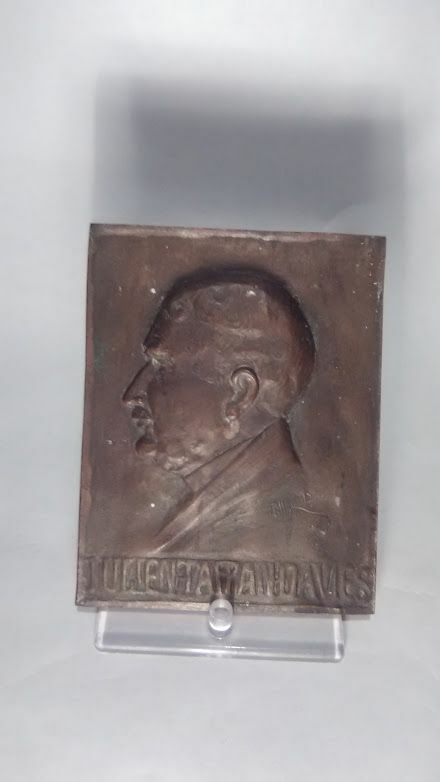 Julien Tappan-Davies, New York Supreme Court Justice bronze plaque
