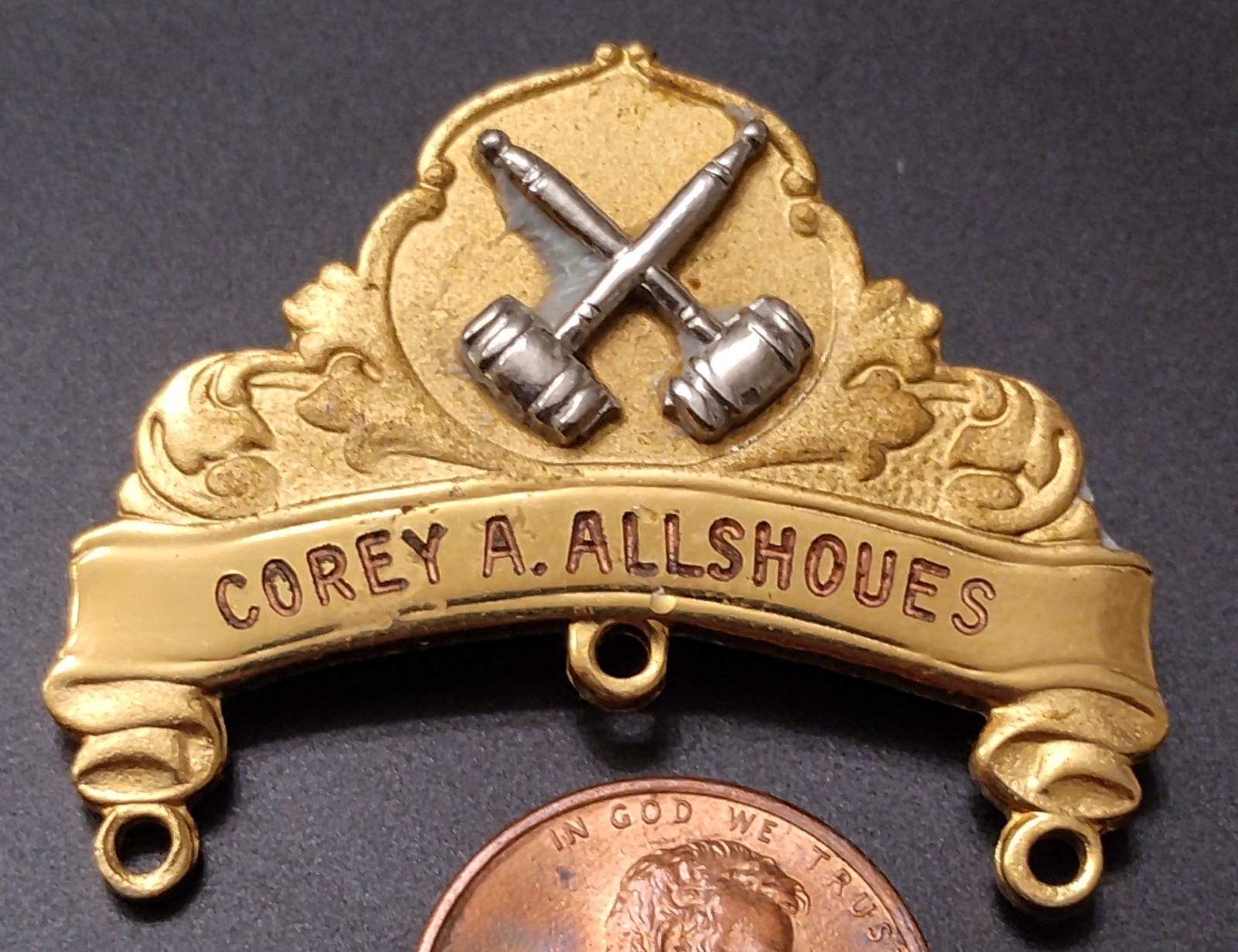 Vintage Court Official Medalion (Pin Back) showing 2 Gavels – Rare Item