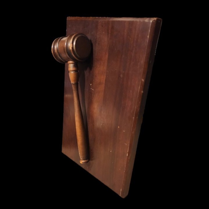 Vintage Solid Wood Gavel Wall Plaque Desk Decor For Judges Lawyers Auctioneers