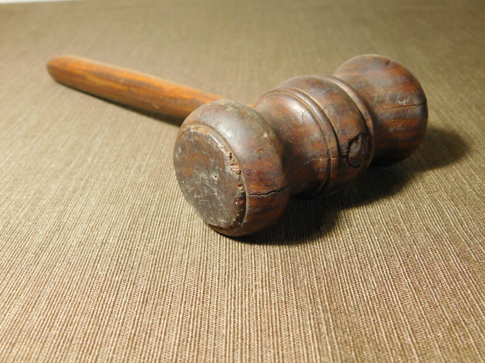 VINTAGE JUDGE LAWYER AUCTIONEER 9″ LONG WOOD GAVEL