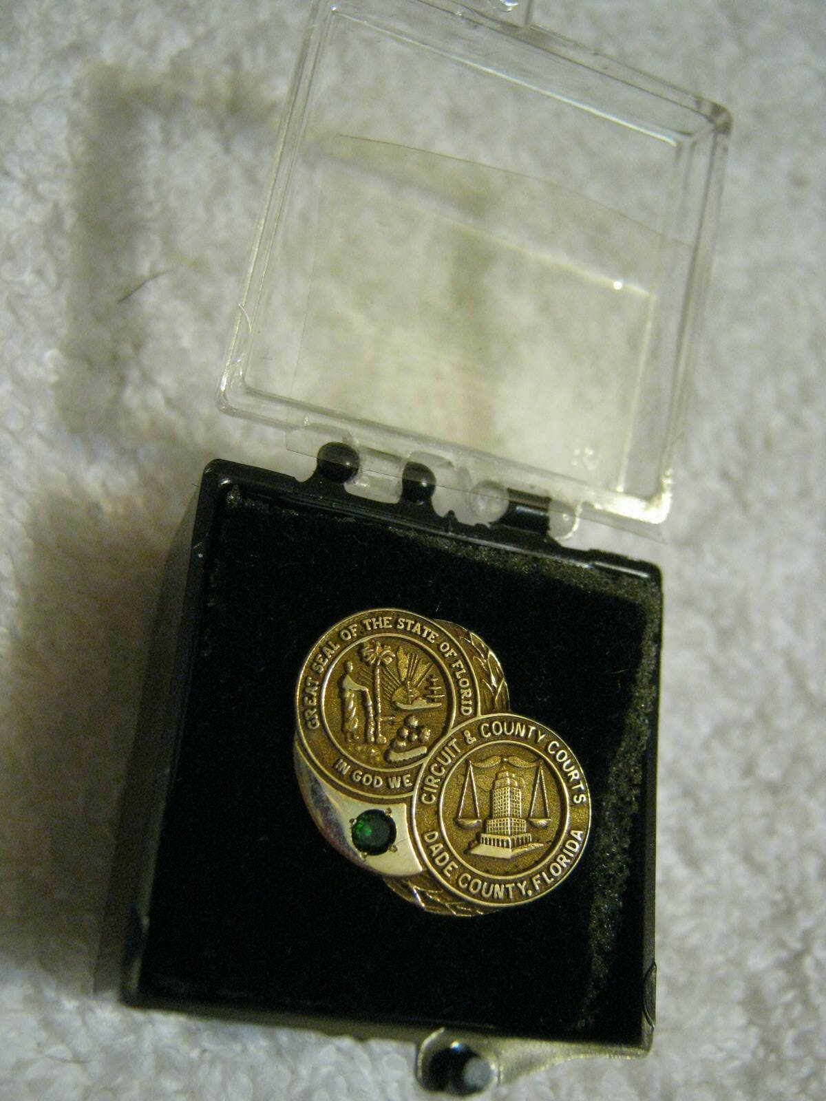 1990s DADE COUNTY CIRCUIT COURTS 25 Year 10KT Gold & Emerald Service Pin w/ Box