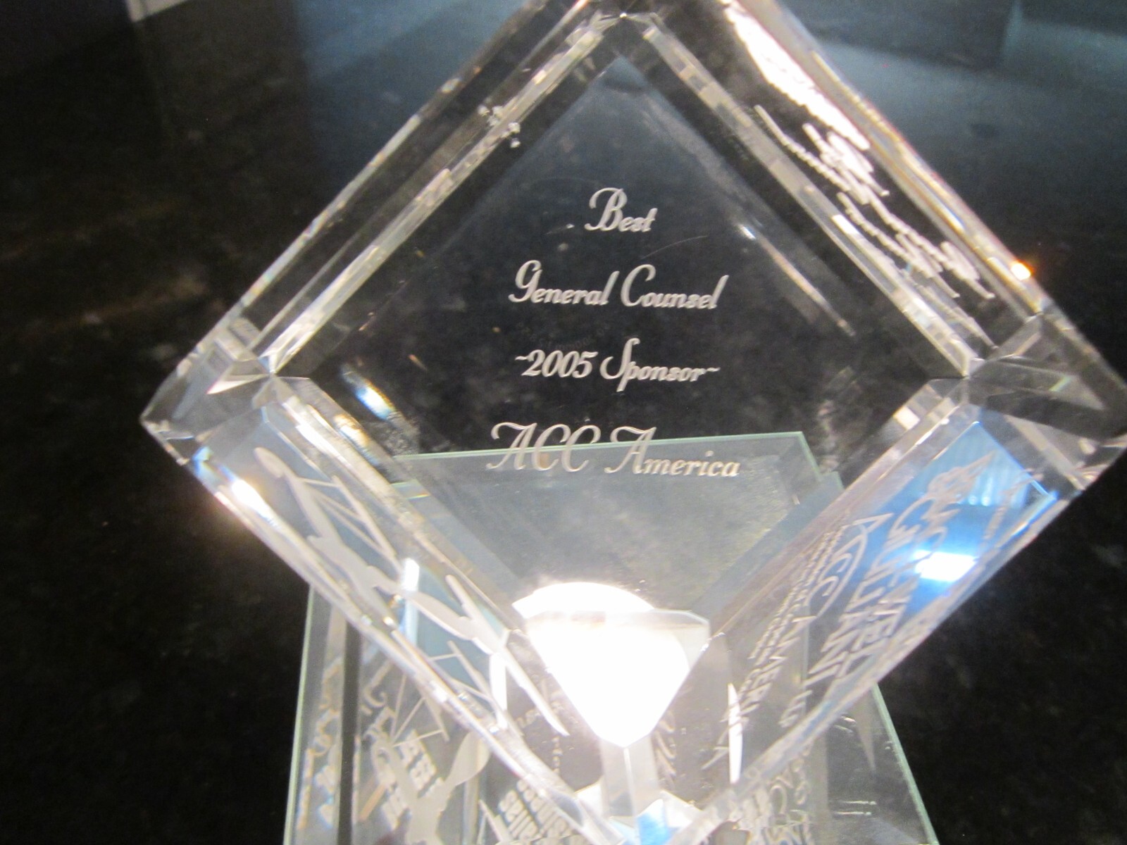 2005 DALLAS BUSINESS JOURNAL BEST GENERAL COUNSEL AWARDS CRYSTAL TROPHY & STAND