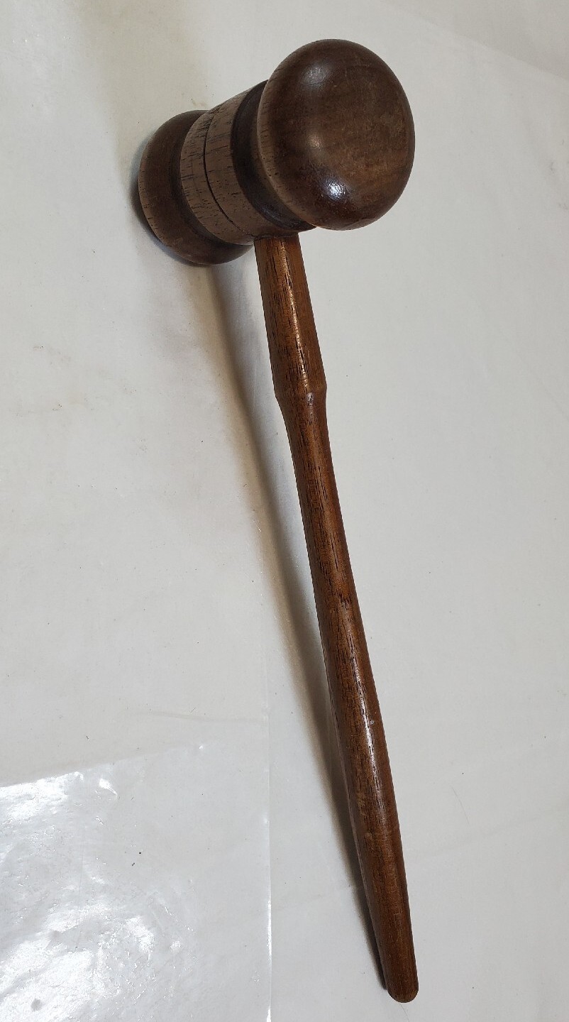 Nice Wood Grain Turned Wooden Gavel, 10-1/2″ Long. EUC