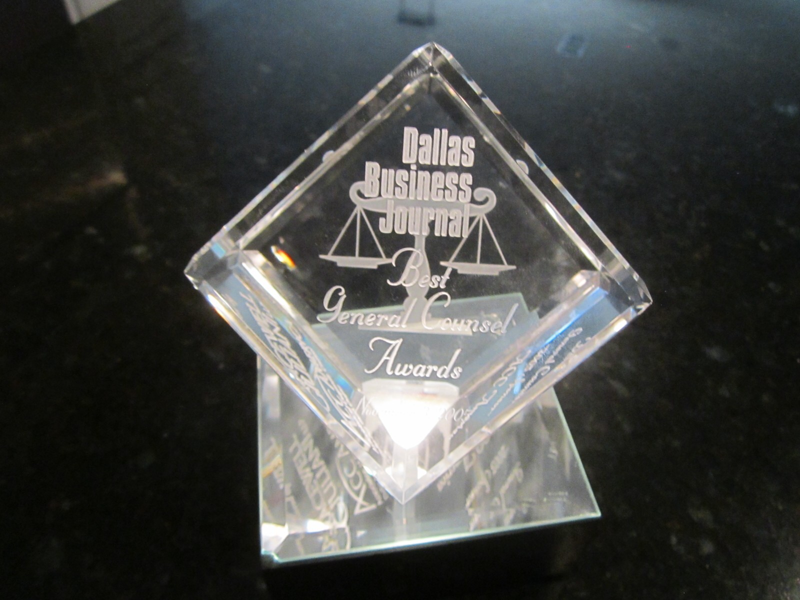 2005 DALLAS BUSINESS JOURNAL BEST GENERAL COUNSEL AWARDS CRYSTAL TROPHY & STAND