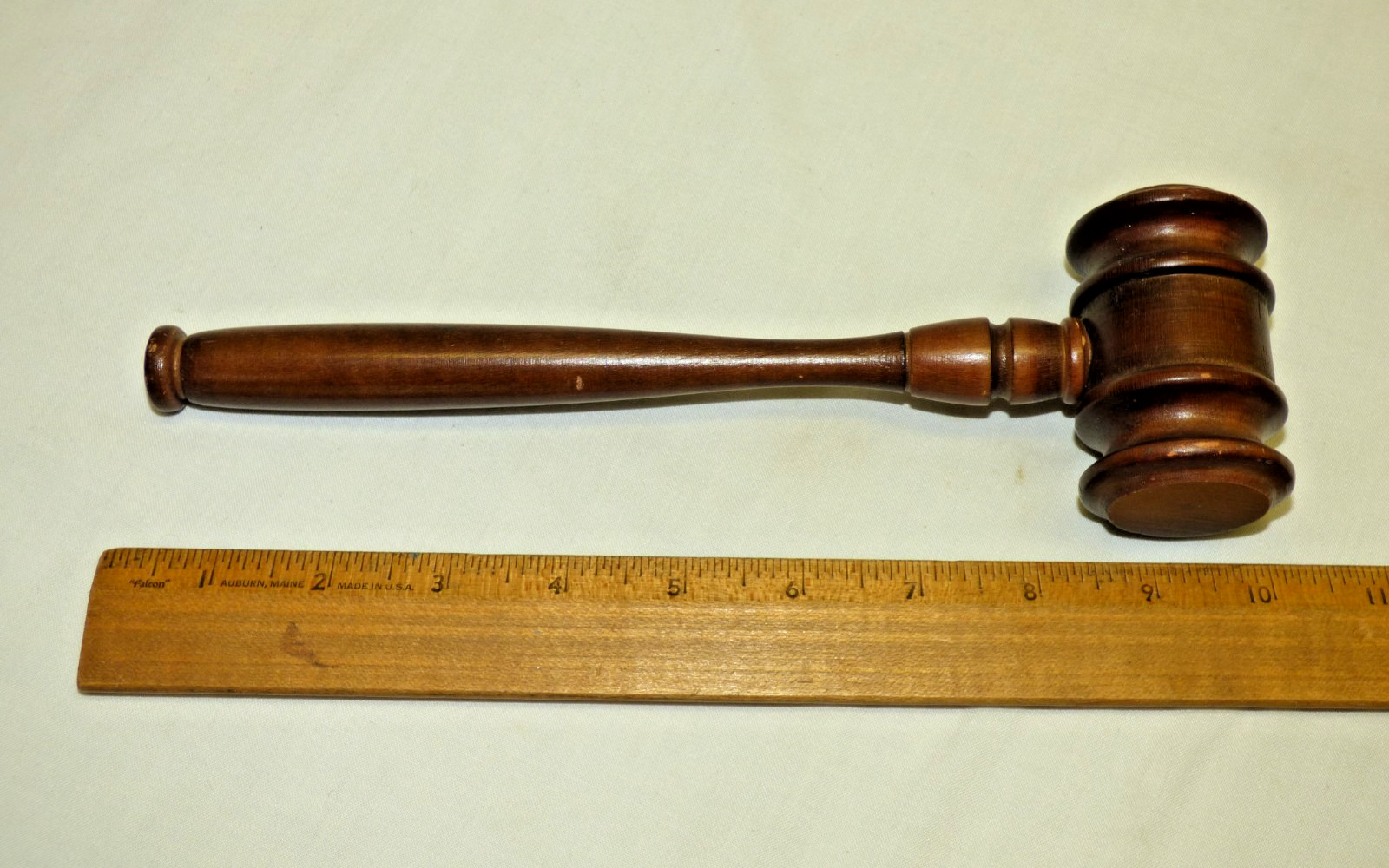 Vintage 9 1/2″ Wood GAVEL Auctioneer Judge Court Debate Prop Law Office Decor