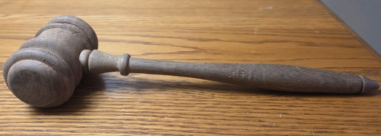 Wooden Judges Gavel – Collectible. Brown /Walnut Wooden Color. 10″×3″ Unbranded