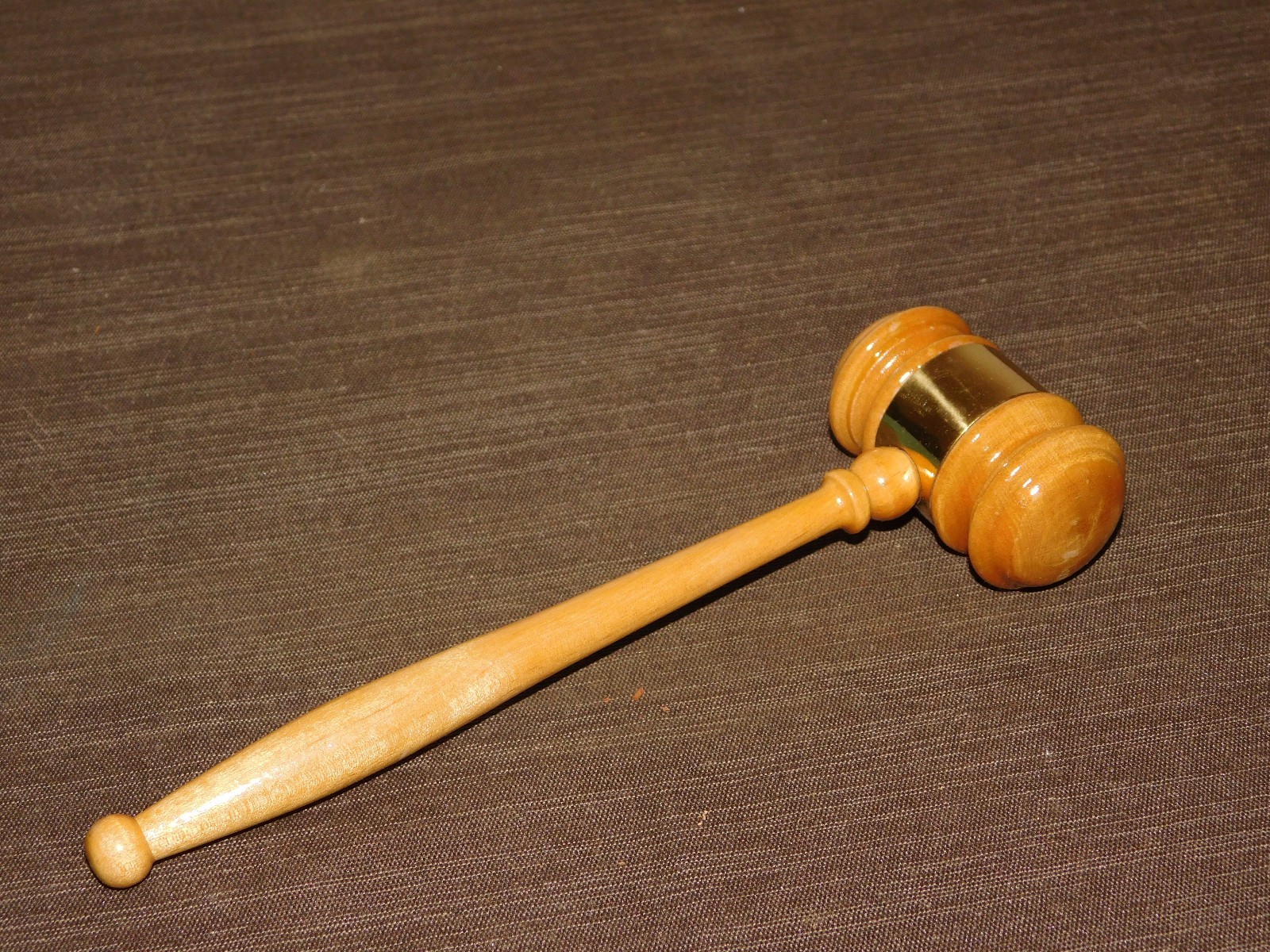 VINTAGE 8″ LONG MARION-KAY BROWNSTOWN IND MADAM PRESIDENT WOOD GAVEL IN BOX