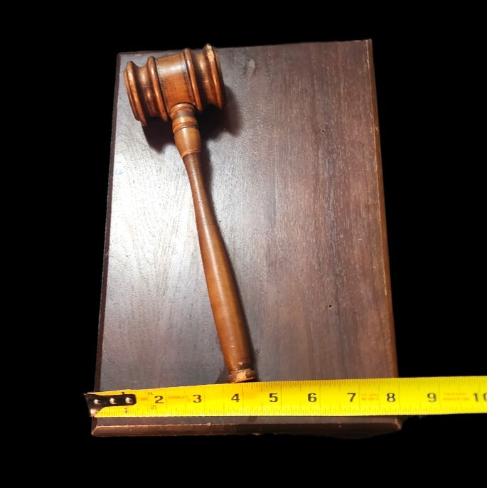 Vintage Solid Wood Gavel Wall Plaque Desk Decor For Judges Lawyers Auctioneers