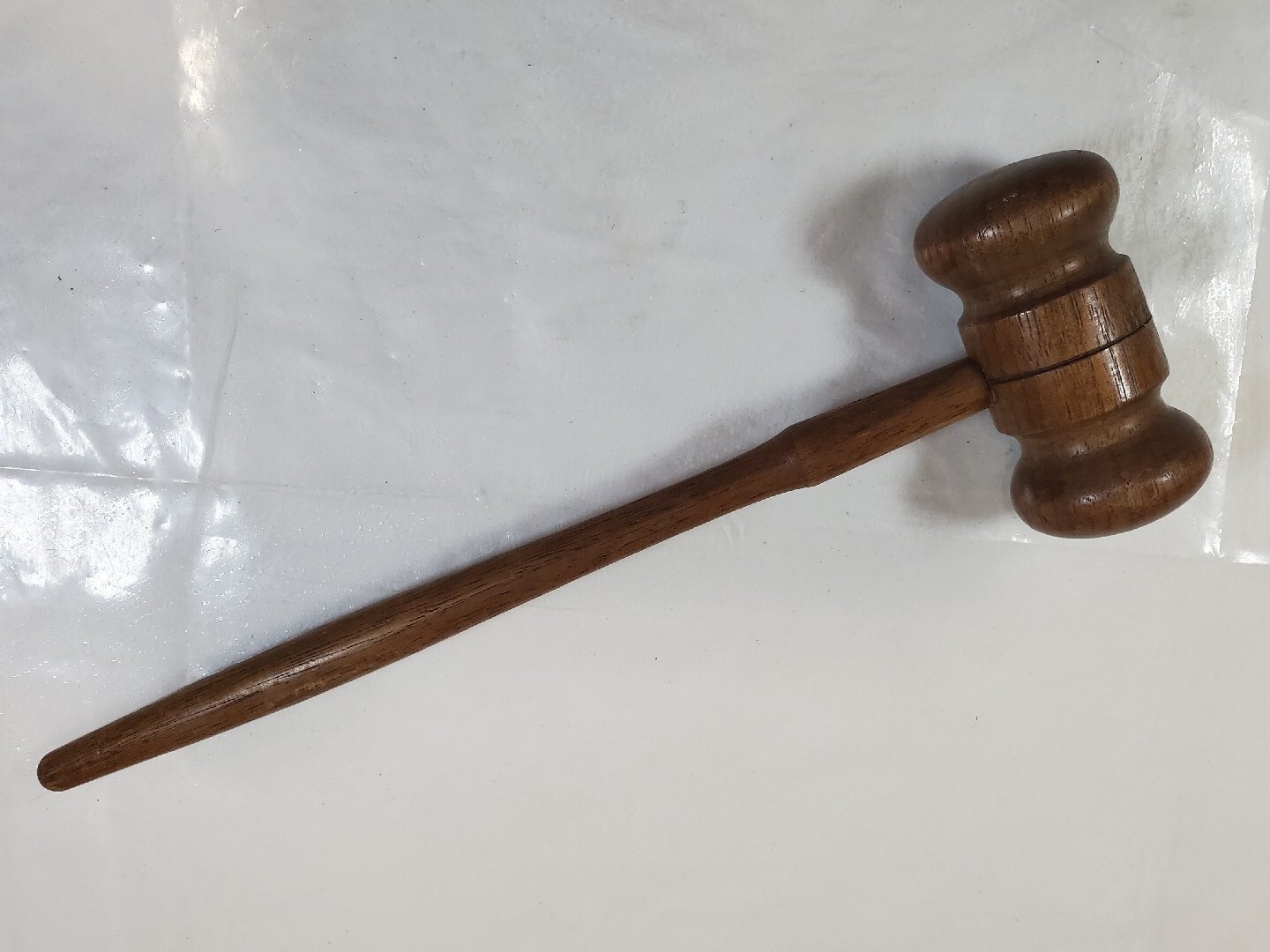 Nice Wood Grain Turned Wooden Gavel, 10-1/2″ Long. EUC