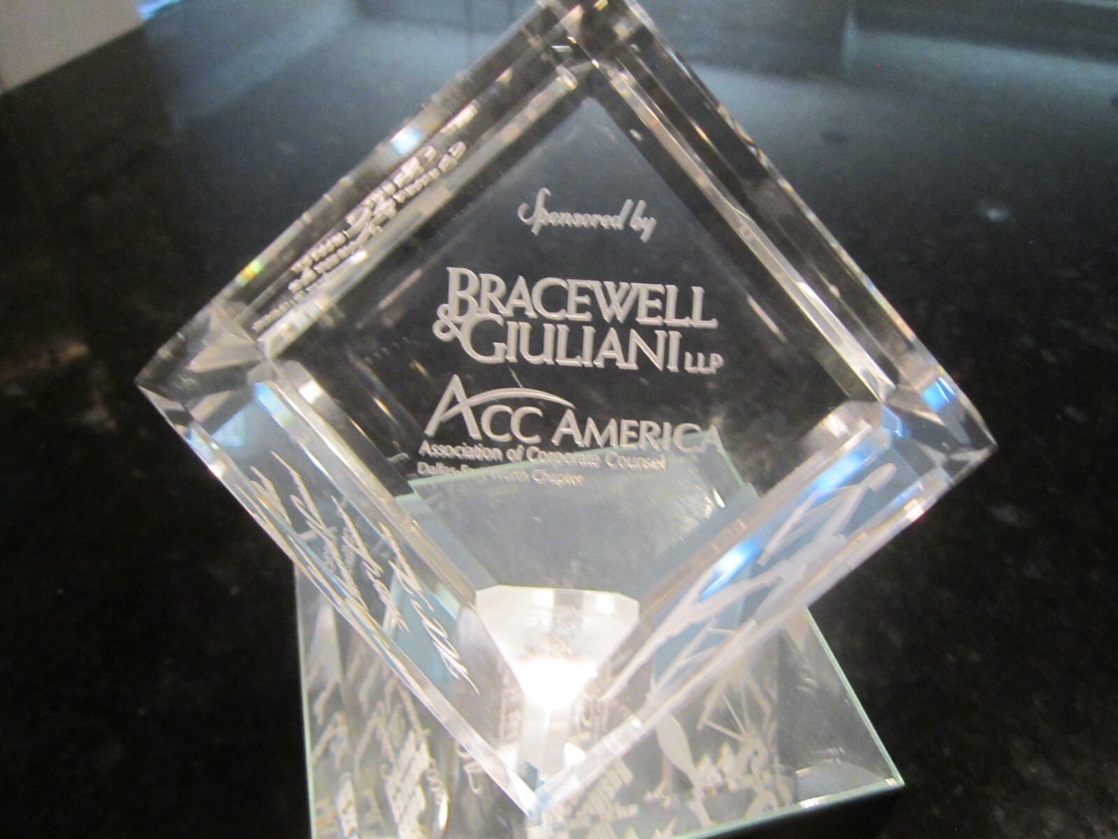 2005 DALLAS BUSINESS JOURNAL BEST GENERAL COUNSEL AWARDS CRYSTAL TROPHY & STAND