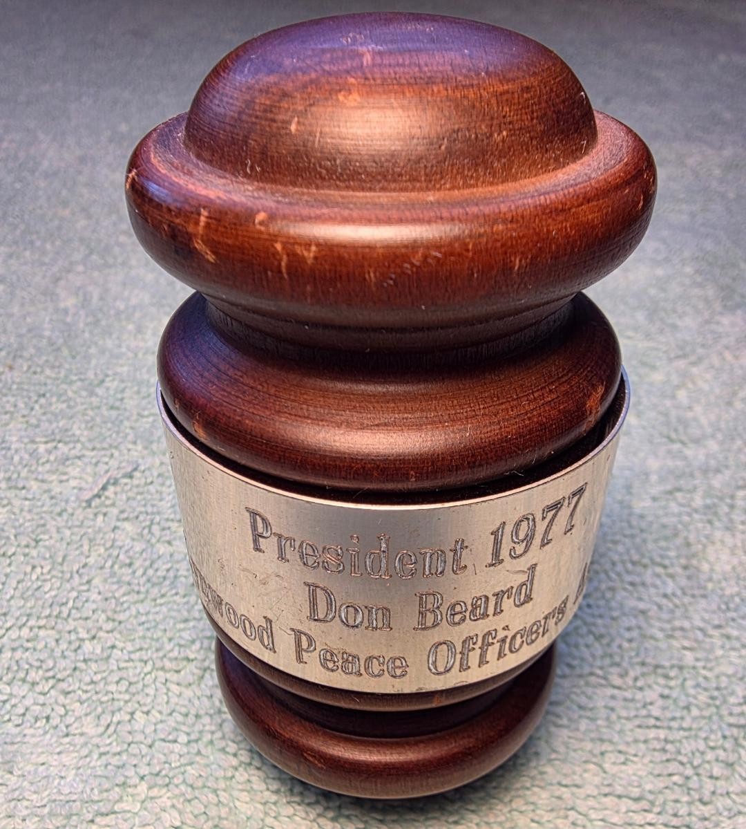 Vtg 1977 Lynwood CA Police Peace Officers Assoc Presentation Gavel, Wood, 10.25″