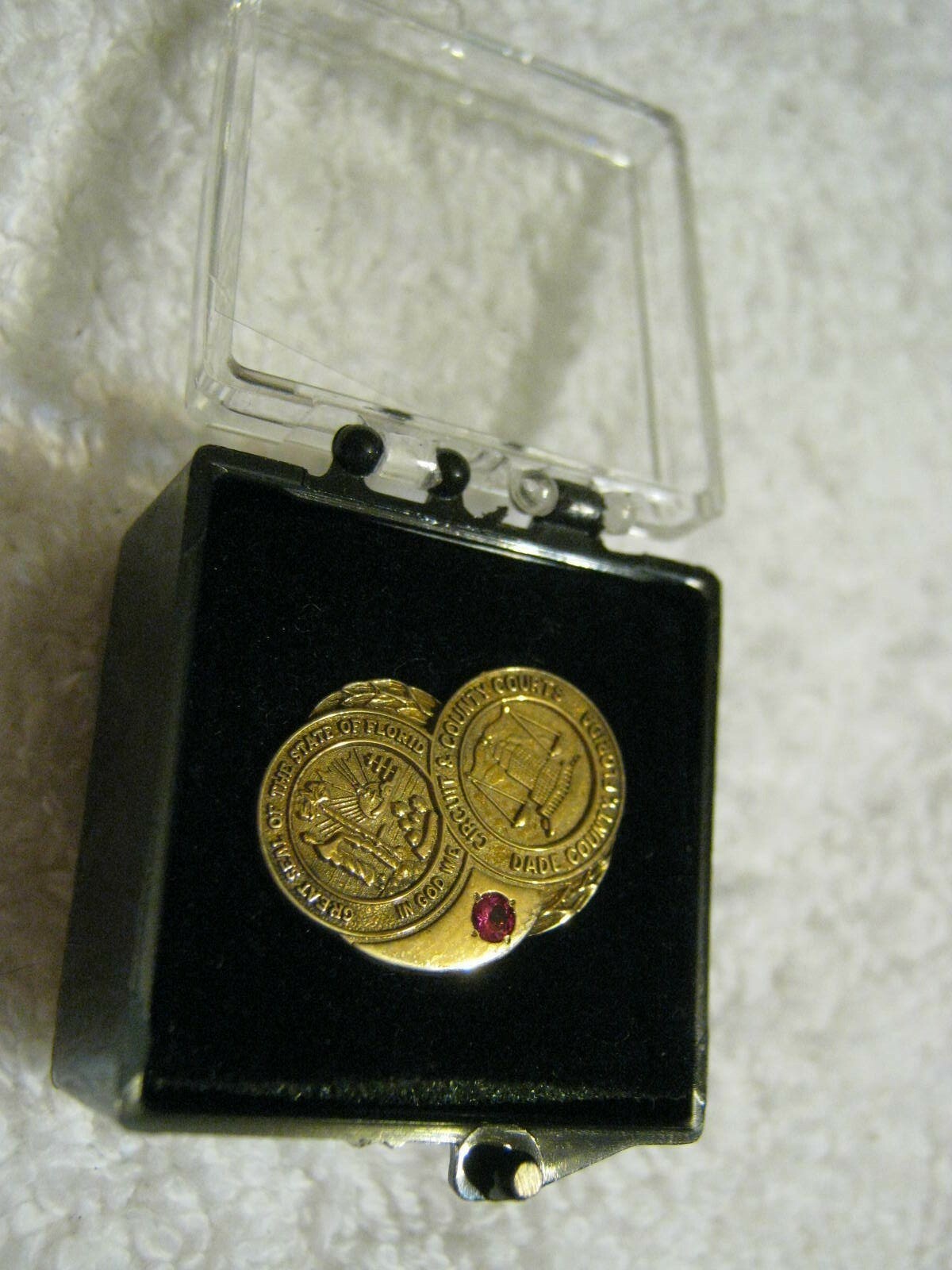 Pre-1997 DADE COUNTY CIRCUIT COURTS 20 Year 10KT Gold & Ruby Service Pin w/ Box
