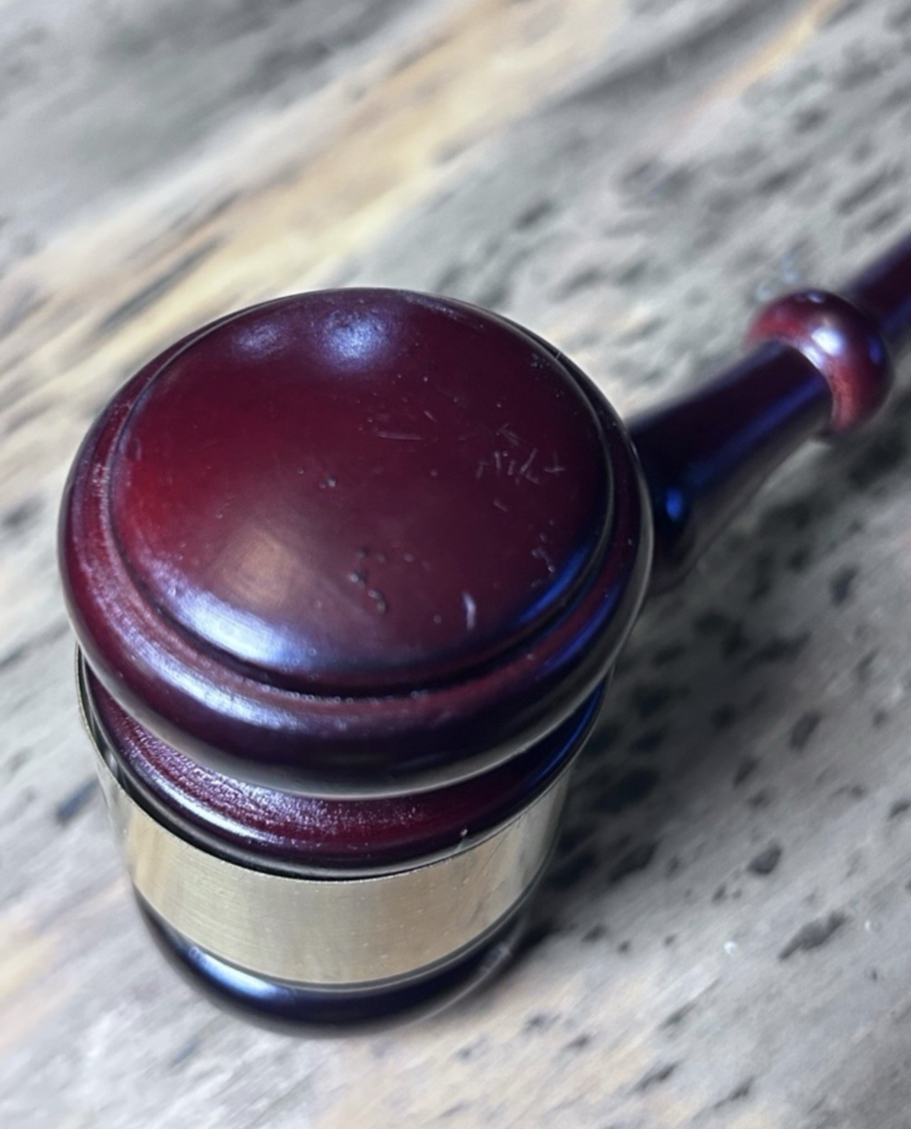 Vintage Wooden Judge Gavel with Gold Band – Deep Mahogany