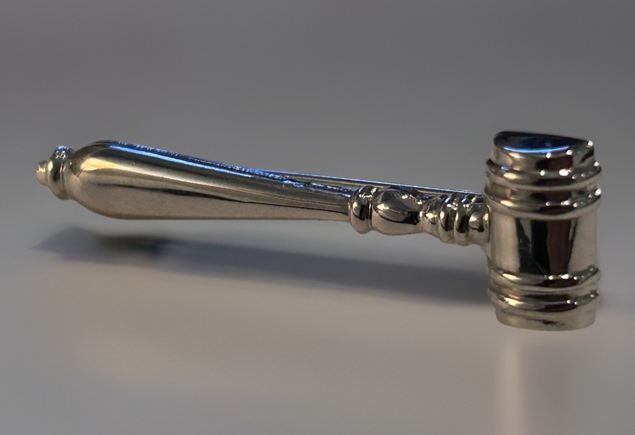 Vintage Judges Or Auctioneer￼Gavel Pin