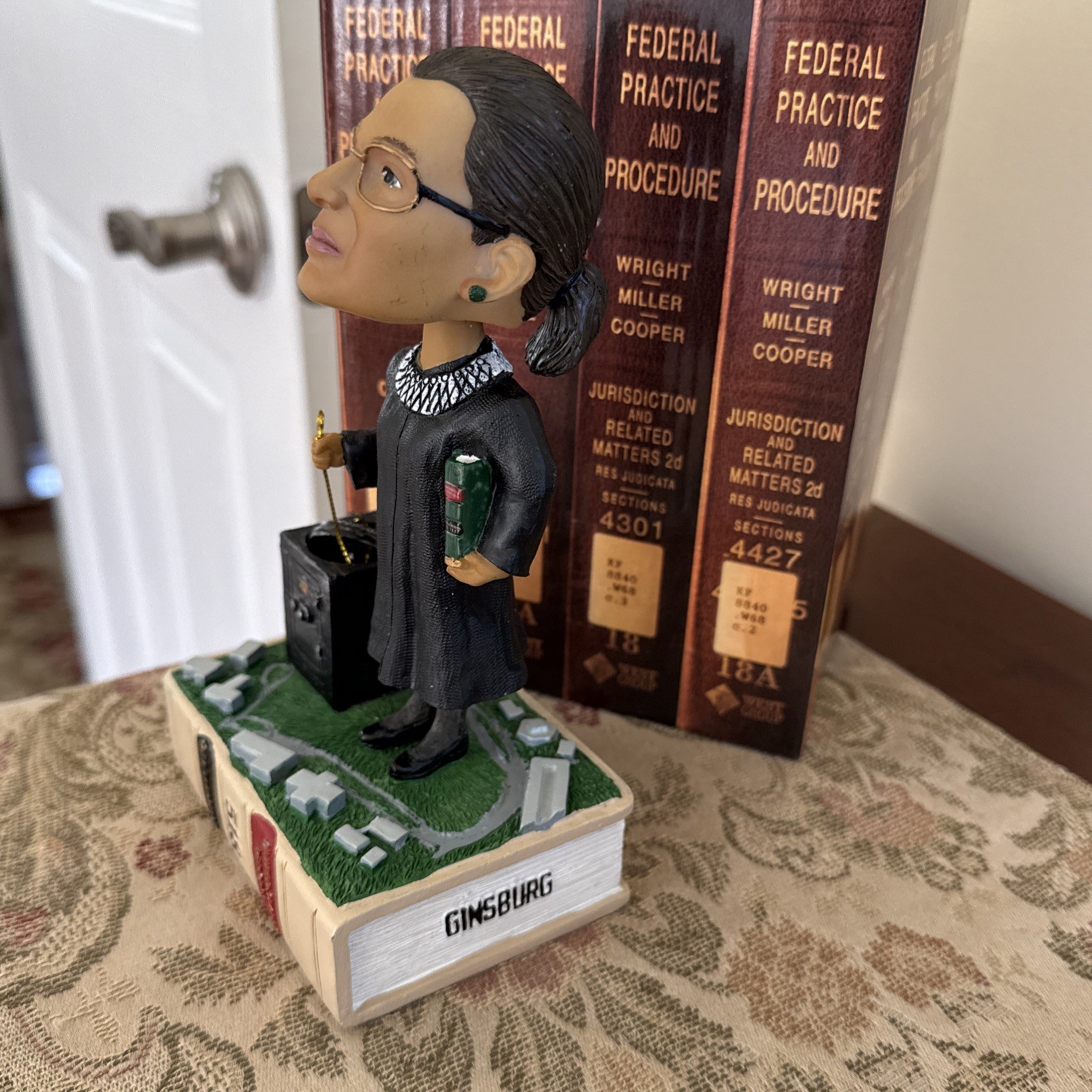 SCOTUS Liberal RUTH BADER GINSBURG Supreme Court Justice GREEN BAG Bobblehead