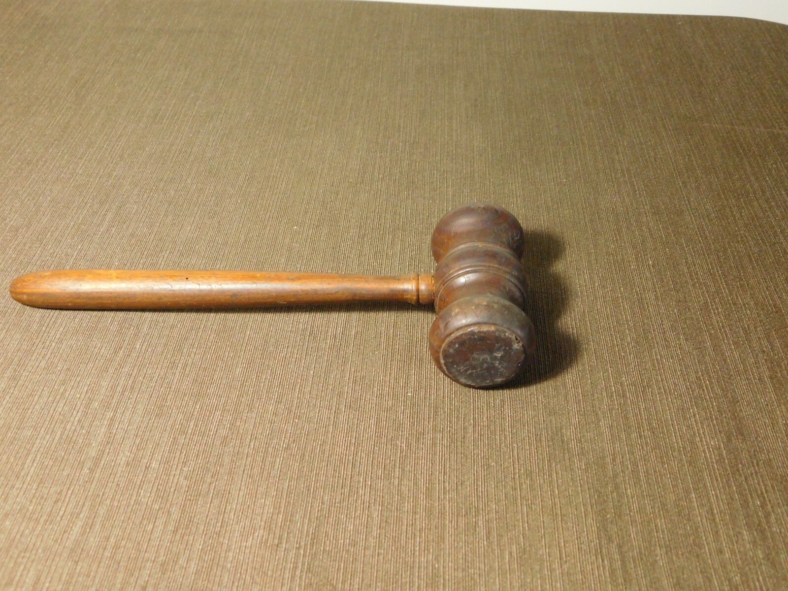 VINTAGE JUDGE LAWYER AUCTIONEER 9″ LONG WOOD GAVEL