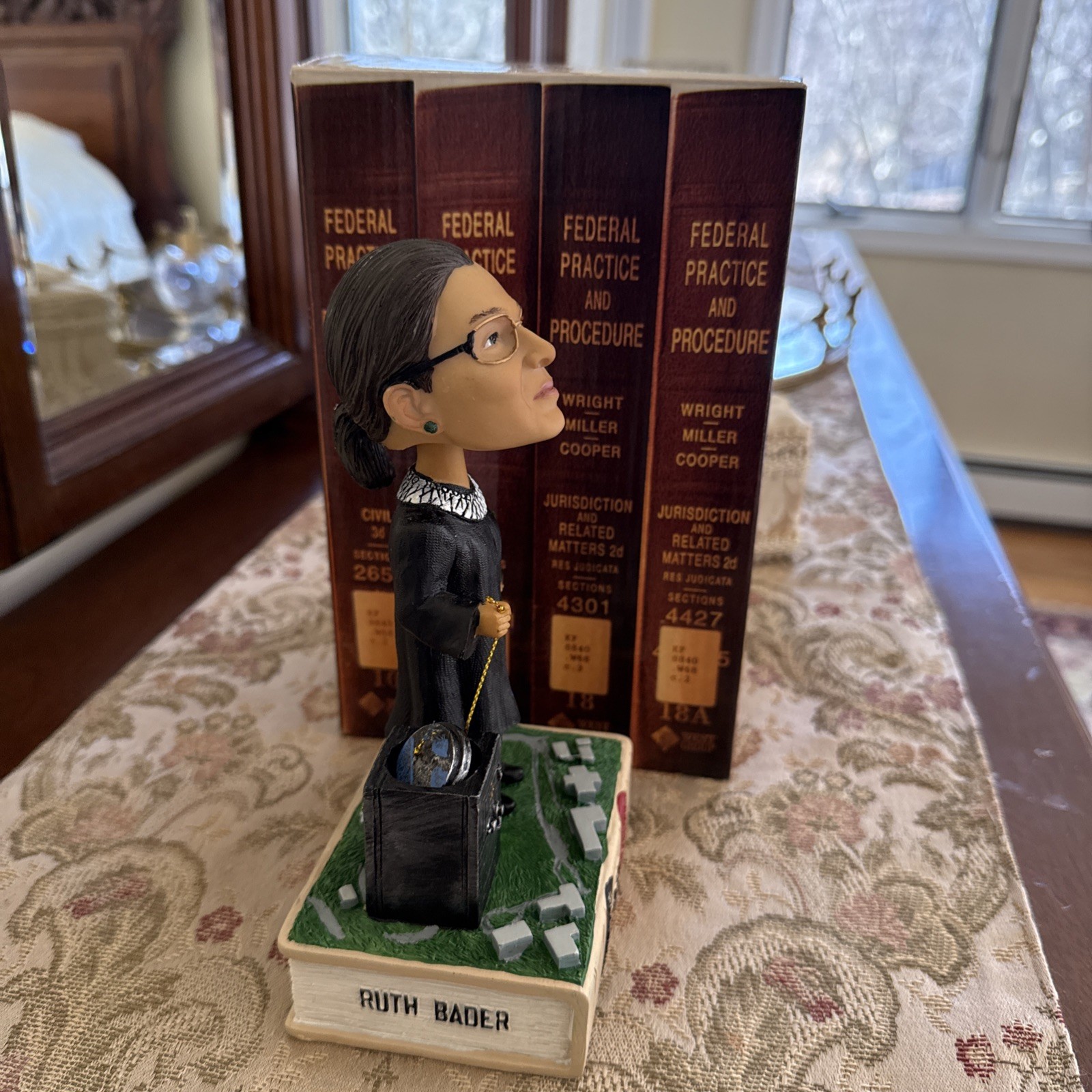 SCOTUS Liberal RUTH BADER GINSBURG Supreme Court Justice GREEN BAG Bobblehead