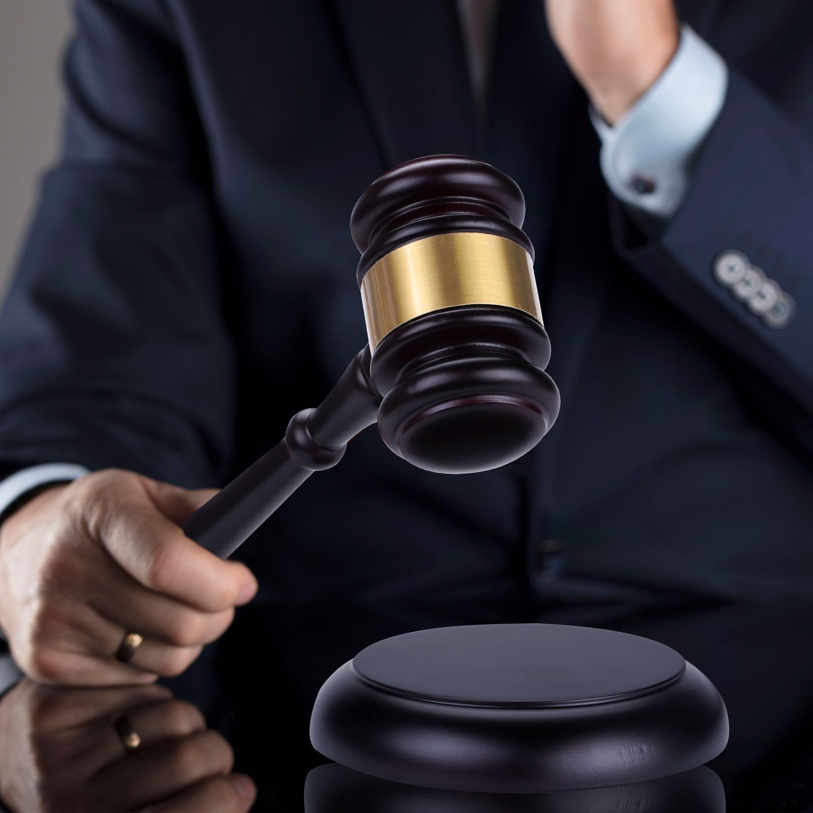 Wooden Judge Hammer W/ Sound: Ideal for Court Proceedings & Public Sales