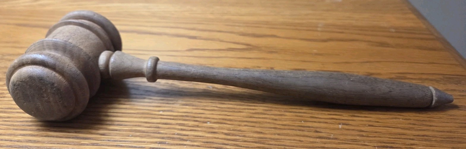 Wooden Judges Gavel – Collectible. Brown /Walnut Wooden Color. 10″×3″ Unbranded