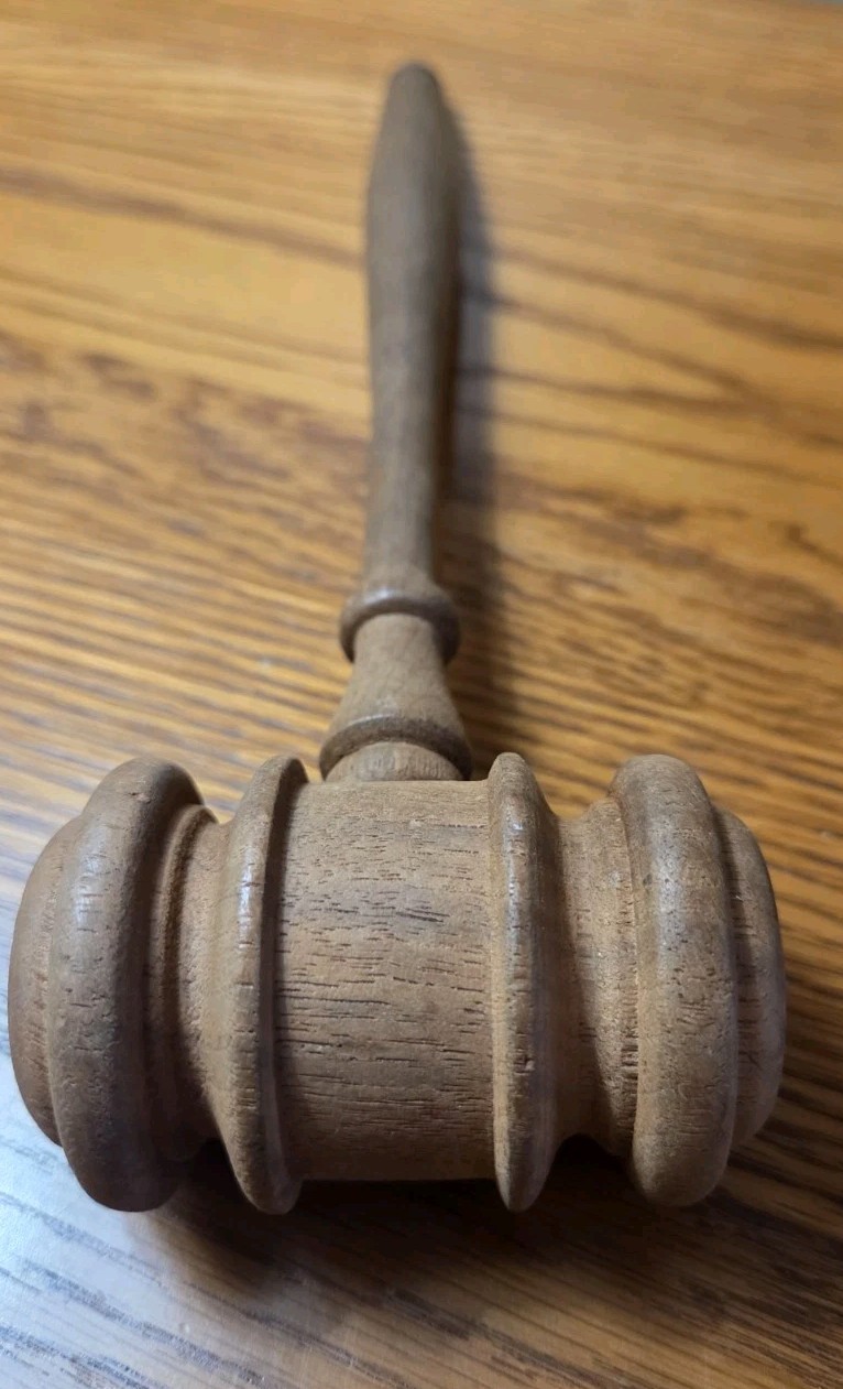 Wooden Judges Gavel – Collectible. Brown /Walnut Wooden Color. 10″×3″ Unbranded