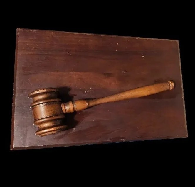 Vintage Solid Wood Gavel Wall Plaque Desk Decor For Judges Lawyers Auctioneers