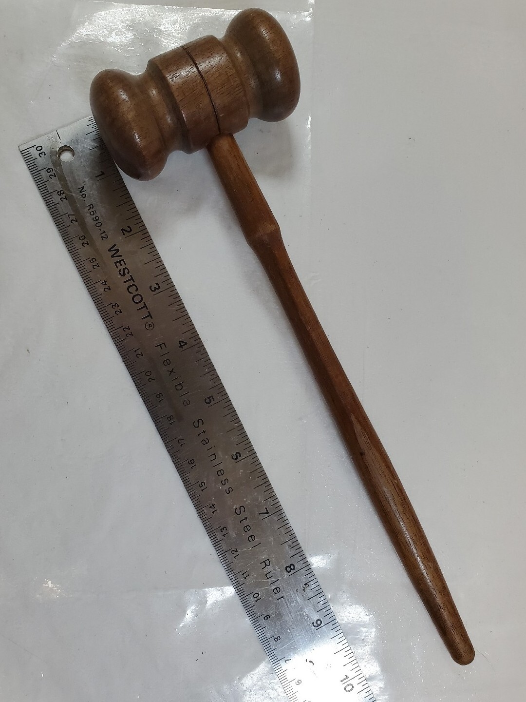 Nice Wood Grain Turned Wooden Gavel, 10-1/2″ Long. EUC