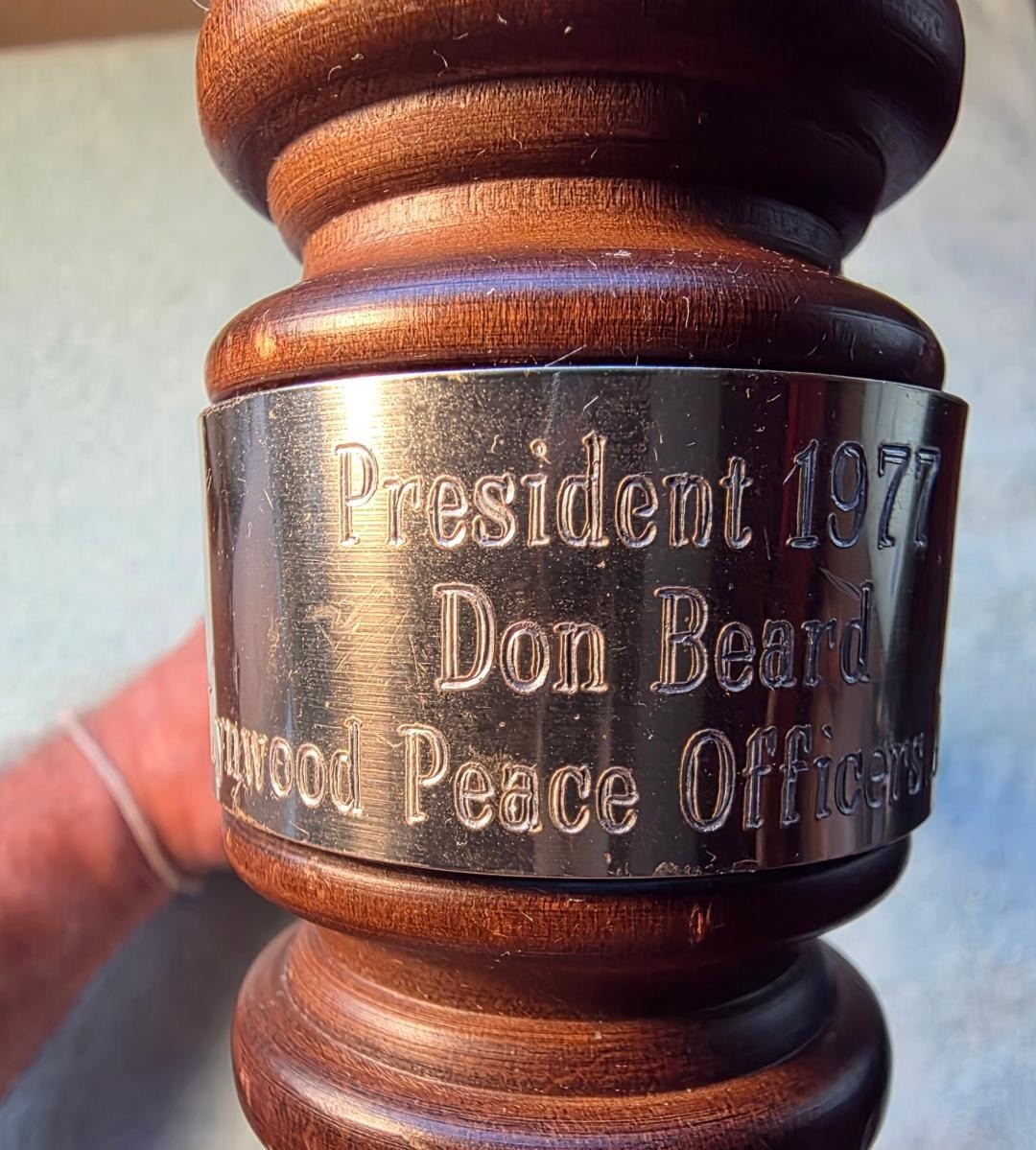 Vtg 1977 Lynwood CA Police Peace Officers Assoc Presentation Gavel, Wood, 10.25″